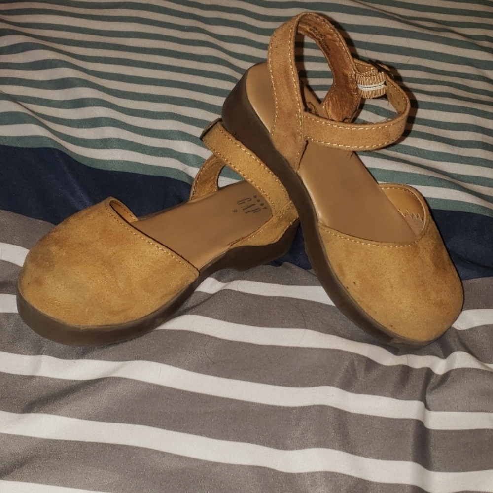 Baby gap clogs